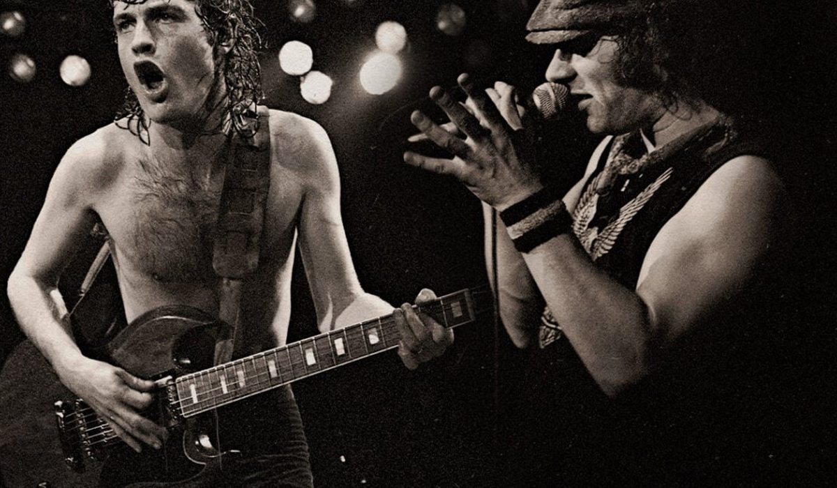 AC/DC - The schoolboy riff that would not sit down live