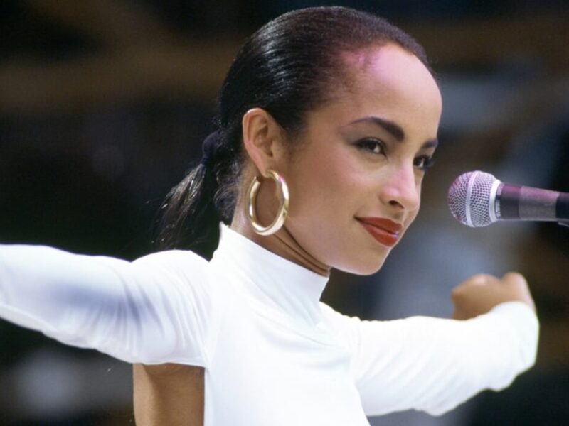 Sade on stage, late 1980s