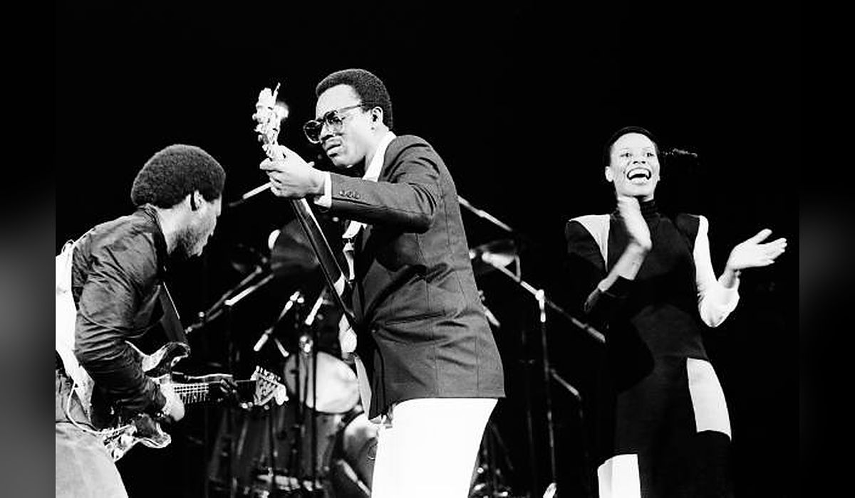 Chic - The locked grin of the groove