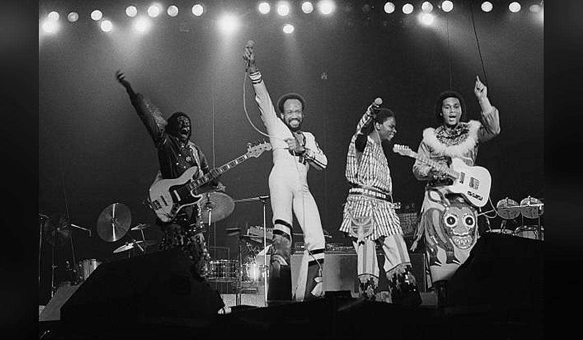 Earth, Wind & Fire - Horns aimed at the sun