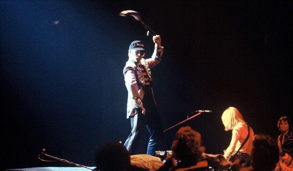 Elton John - Piano, spectacles, and chart arithmetic (mid)