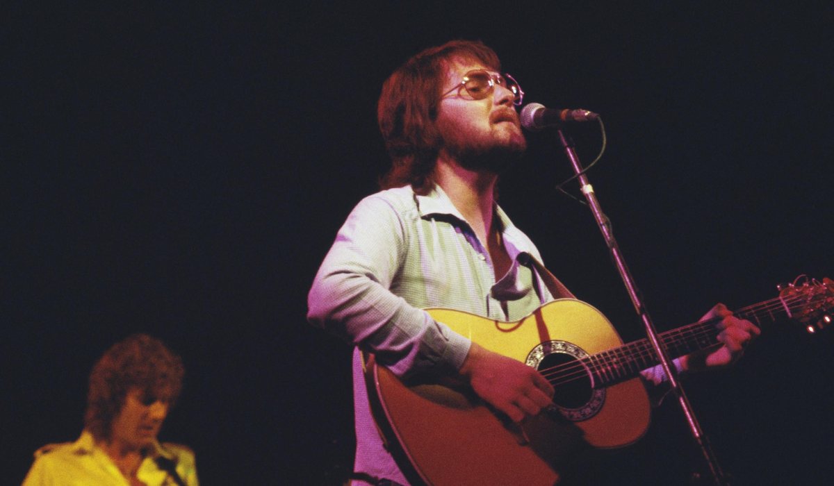 Gerry Rafferty on stage late 1970s