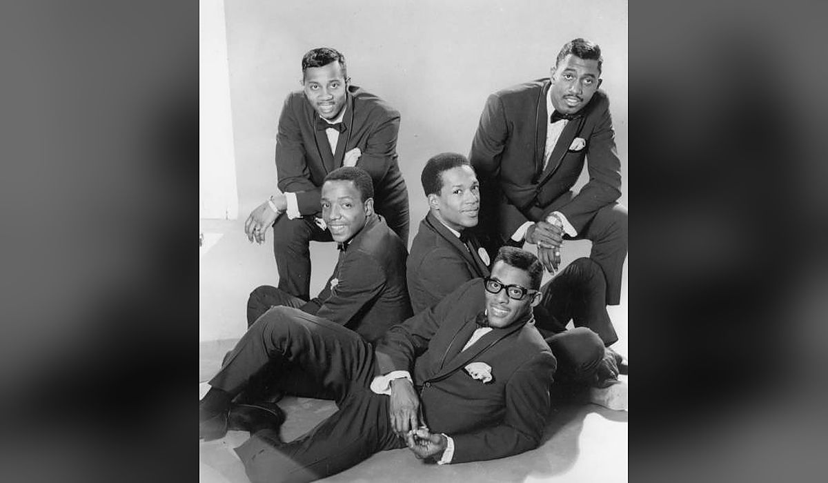 The Temptations - Silk pulled tight